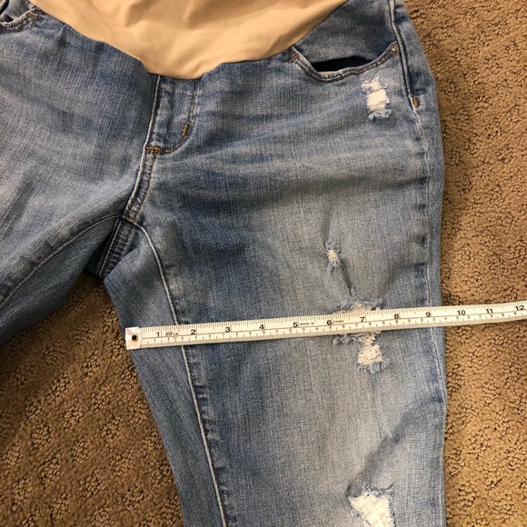 A Pea in the Pod distressed light wash jeans - Picture 7 of 7